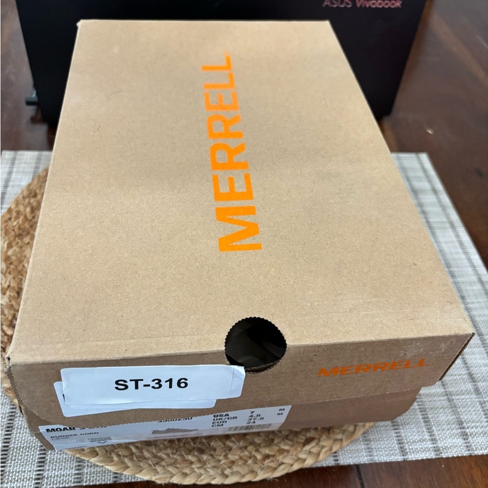 Merrell Hiking shoe size women’s size 7 Brand New - Picture 10 of 11